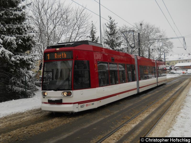 Bild: TW 607 als Linie 1 an der Haltestelle Salinenstraße.