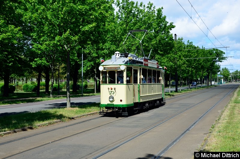 Bild: Wagen 23 als Linie 77 kurz vor der Haltestelle Jerichower Platz.
