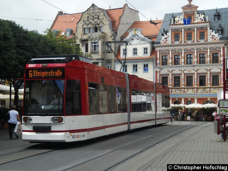 Bild: TW 615 an der Haltestelle Fischmarkt/Rathaus.