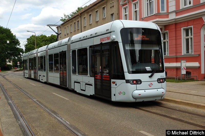 Bild: Gastfahrzeug 533 (Variobahn) der BOGESTRA an der Haltestelle Bonnaskenplatz.