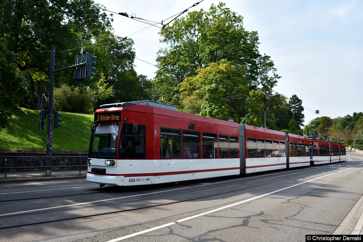 TW 606+609 als Linie 3 in Richtung Urbicher Kreuz im Bereich Schillerstraße/Hbf.