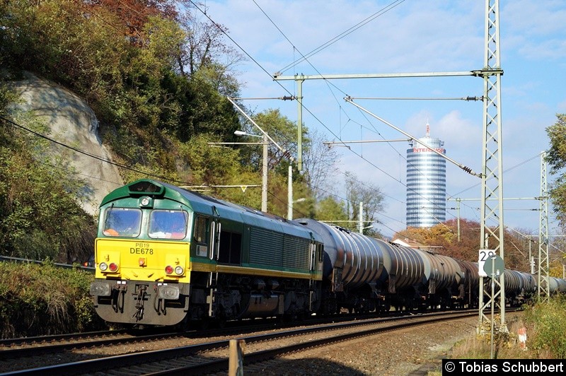 Bild: Class 66 (DE 678) bei Jena mit einen Güterzug.