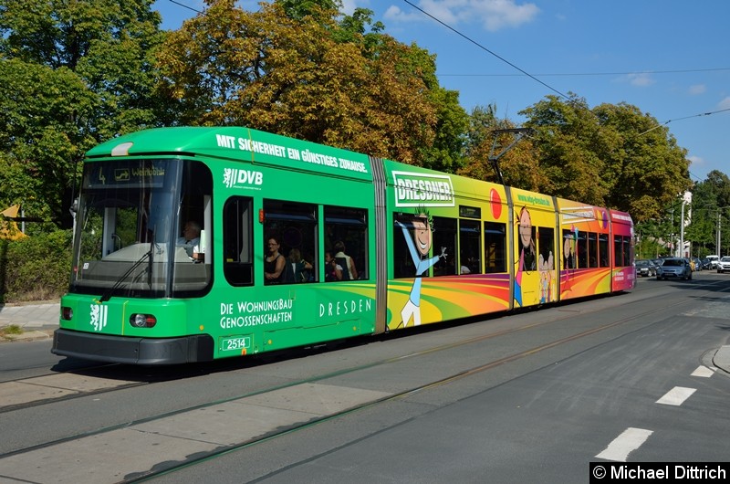 Bild: 2514 als Linie 4 an der Haltestelle Krankenhaus St.-Joseph-Stift.