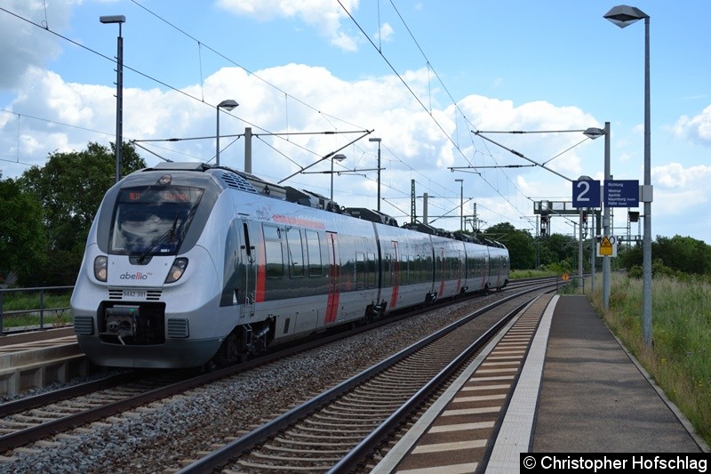 Bild: 9442 301-9 als RE 17 bei der Durchfahrt in Erfurt-Vieselbach