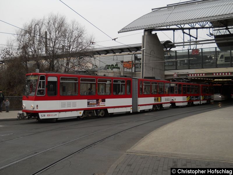 Bild: TW 528+520 auf der Linie 7 am Stadtparkkopf/Hauptbahhnhof.