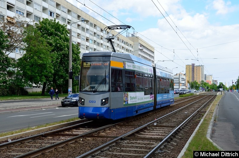 Bild: 1303 als Linie 2 kurz vor der Haltestelle Härtelstr.