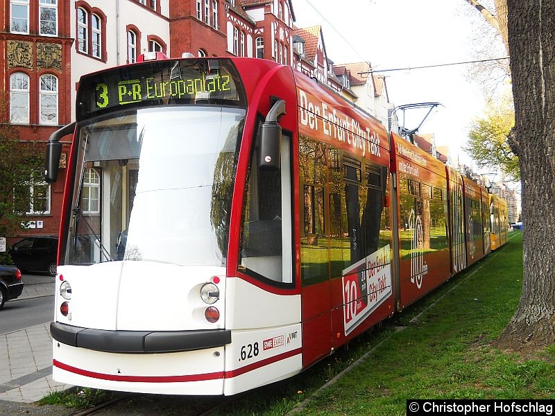 Bild: 628+702 am Löberwallgraben auf der Linie 3.