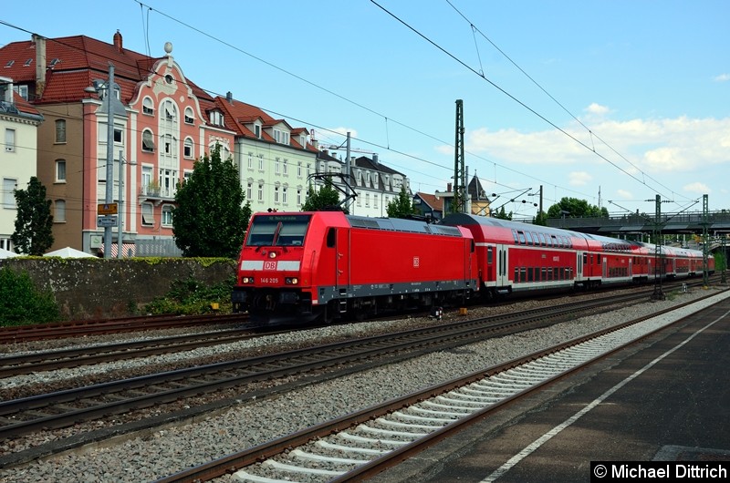 Bild: 146 205 mit einer RB nach Neckarsulm in Esslingen (Neckar). 
Am Schluss des Zuges befand sich die 146 217.