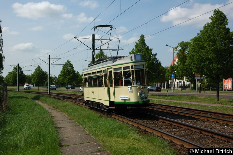 Wagen 70 als Linie 77 anlässlich 30 Jahre Strecke nach Olvenstedt: Hier zwischen den Haltestellen Rennetal und Albert-Vater-Str. Bild: Wagen 70 als Linie 77 anlässlich 30 Jahre Strecke nach Olvenstedt: Hier zwischen den Haltestellen Rennetal und Albert-Vater-Str.
