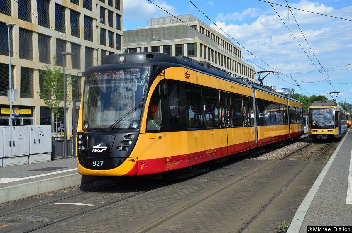 927 als Linie S4 hinter seiner Haltestelle Tullastraße/Alter Schlachthof.
Im begegnete 312 als Linie 1.