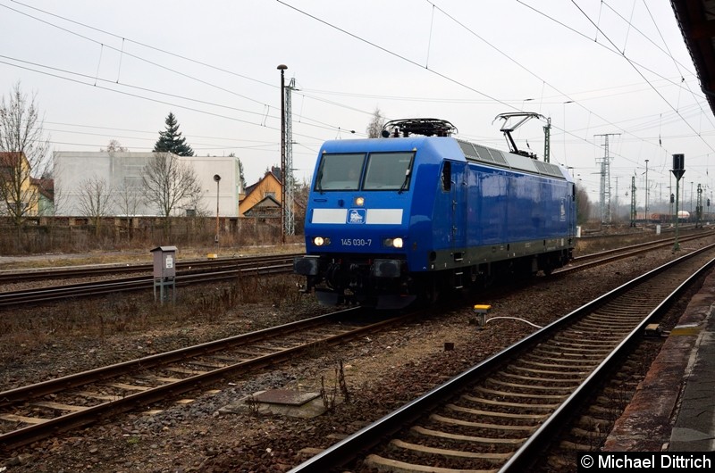 Bild: Nach dem die 145 030-7 abgestellt hat, rangiert sie in Stendal aufs Abstellgleis.