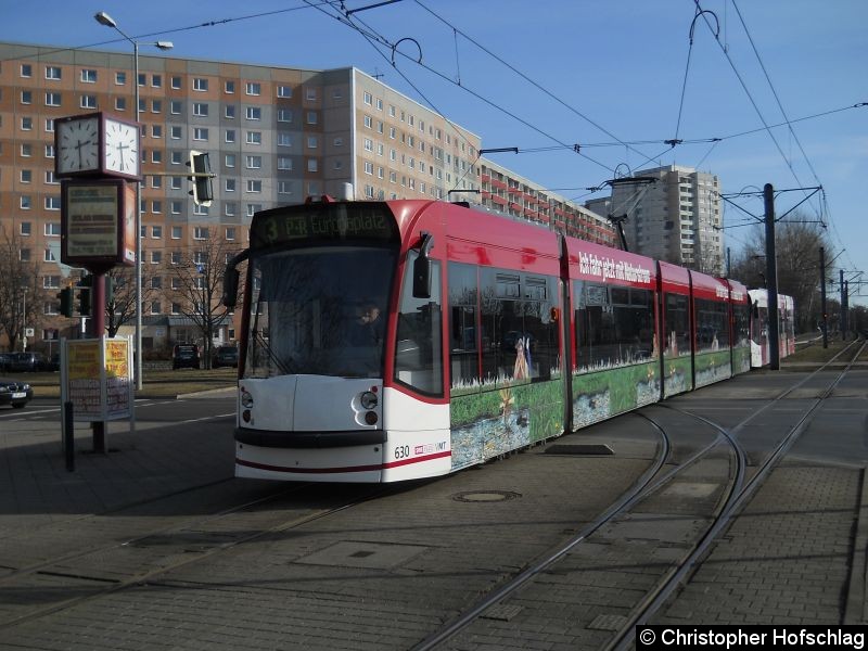 Bild: TW 630+705 auf der Linie 3 bei der Einfahrt in die Haltestelle Warschauer Straße.