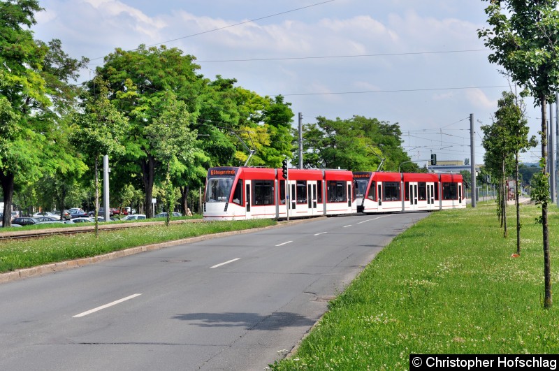 Bild: TW 724+723 beim Überfahrt der Nordhäuser Straße zur Haltestelle Riethstraße.