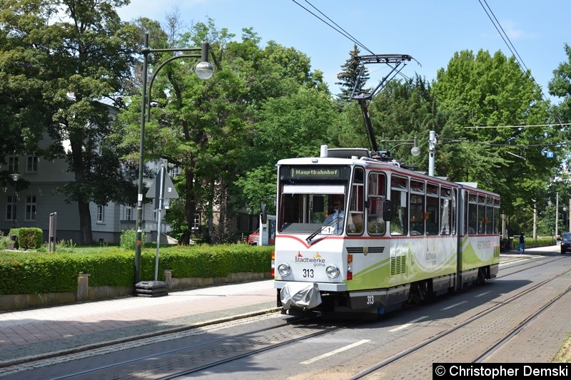 Bild: TW 313 als Linie 1 in Richtung Hauptbahnhof in der Bahnhofstraße.