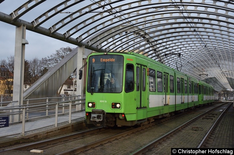Bild: TW 6241+6106 als Linie 9 zwischen den Haltestellen Noltemeyerbrücke und Klingerstraße.