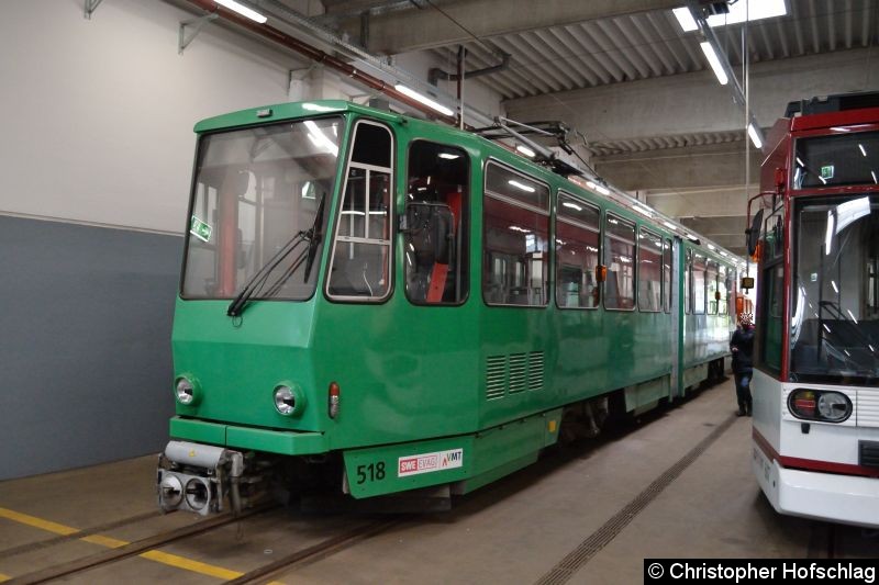 Bild: TW 518 beim Tag der offnen Tür in der Abstellhalle in BHF Südost.