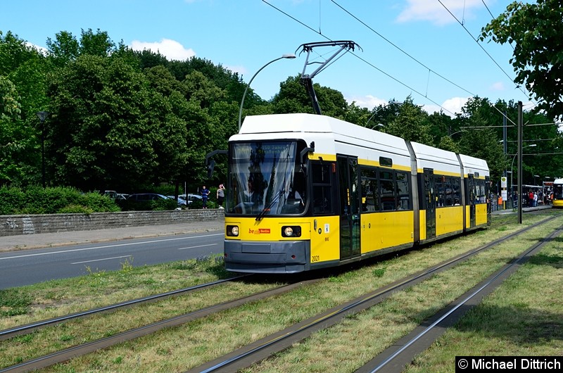 Bild: 2021 fuhr als zehnter Wagen in einem Straßenbahnkorso anlässlich 150 Jahre Straßenbahn in Berlin.