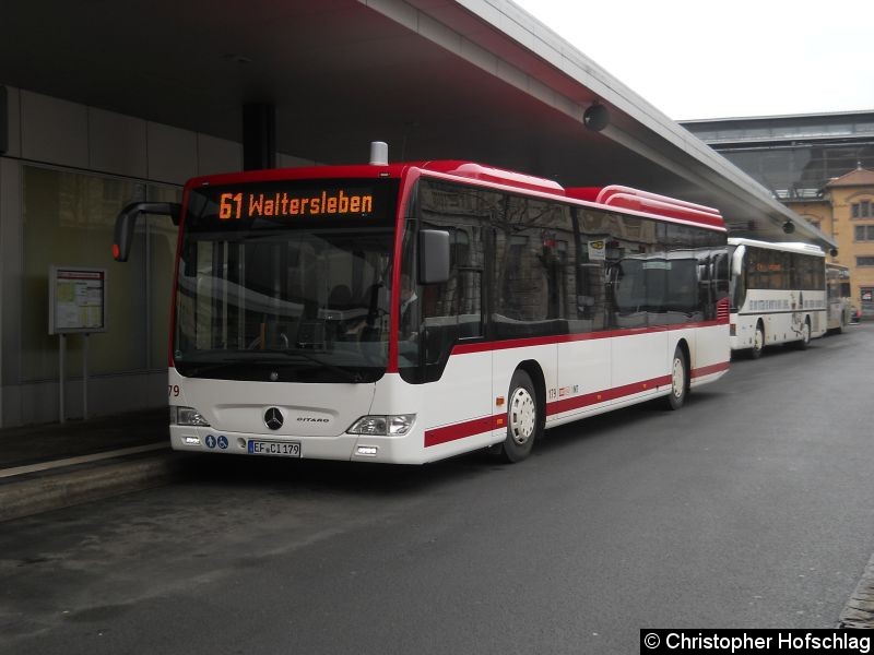 Bild: Am Busbahnhof auf der Linie 61.