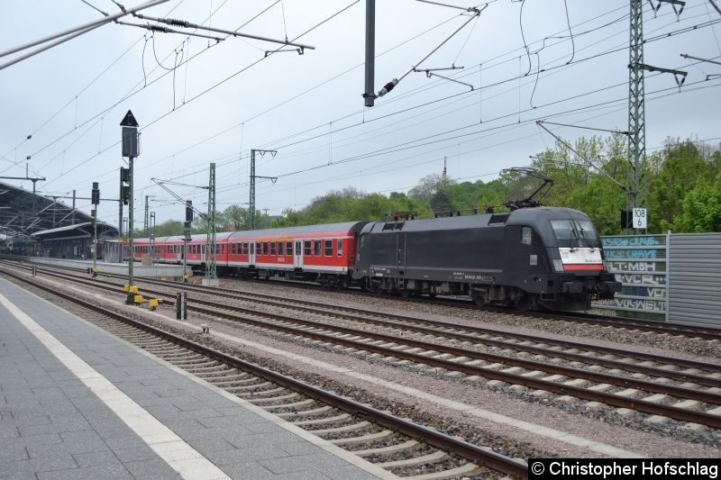 Bild: 182 513-2 als RB20 bei der Einfahrt in Erfurt Hauptbahnhof.