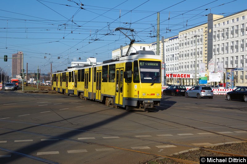 Bild: 6169+6101 als Linie M17 auf der Kreuzung Allee der Kosmonauten/Rhinstr.