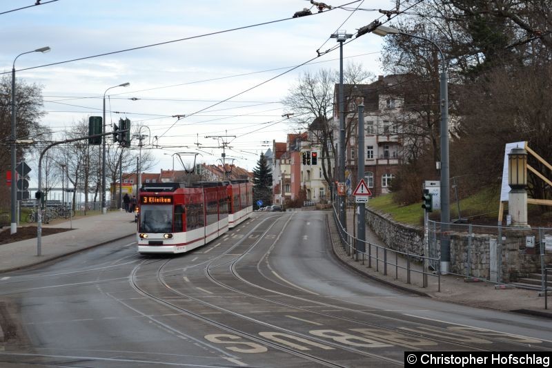 Bild: TW 607+608 als Linie 3 zum Klinikum am Stadtpark/Hauptbahnhof.