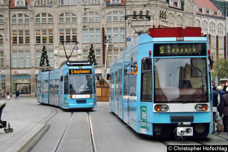 Bild: Blau trifft Blau aufen Anger als Linie 5 .