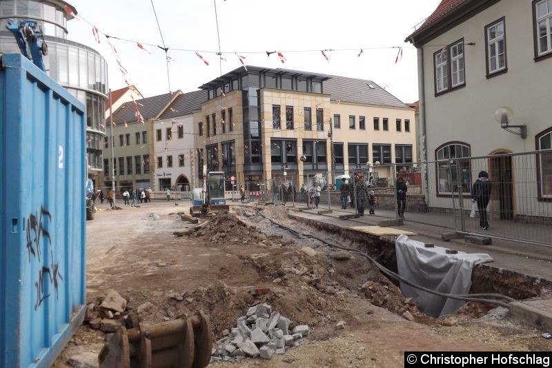 Bild: Die Bauarbeiten auf der Schlösserbrücke gehen langsam voran.