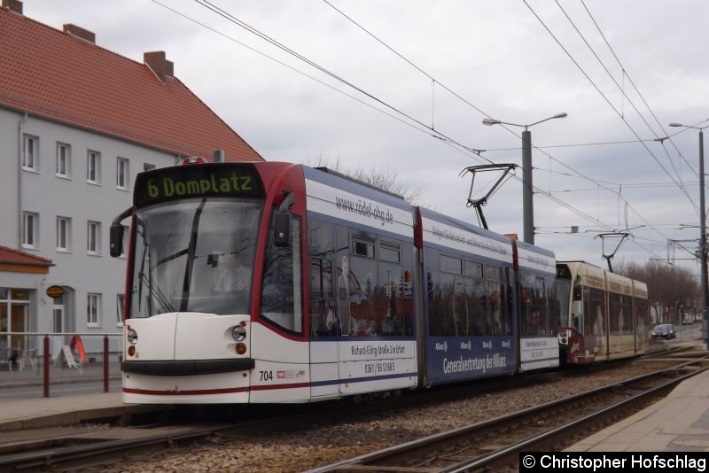 Bild: TW 704+710 als Linie 6 an der Haltestelle Klinikum.