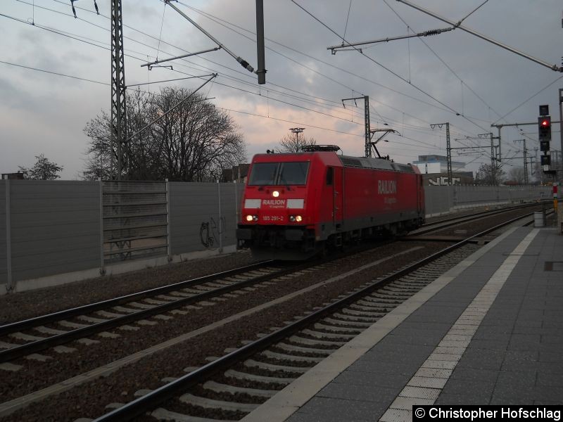 Bild: 185 291-2 bei der Durchfahrt in Erfurt Hauptabhnhof.