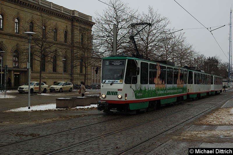Bild: 1275 + 1279 + 2147 als Linie 3 auf dem Weg nach Reform beim Verlassen der Haltestelle Hauptbahnhof.