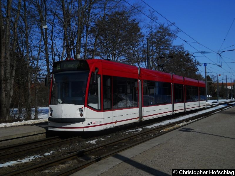 Bild: TW 639 an der Haltestelle Agentur für Arbeit.