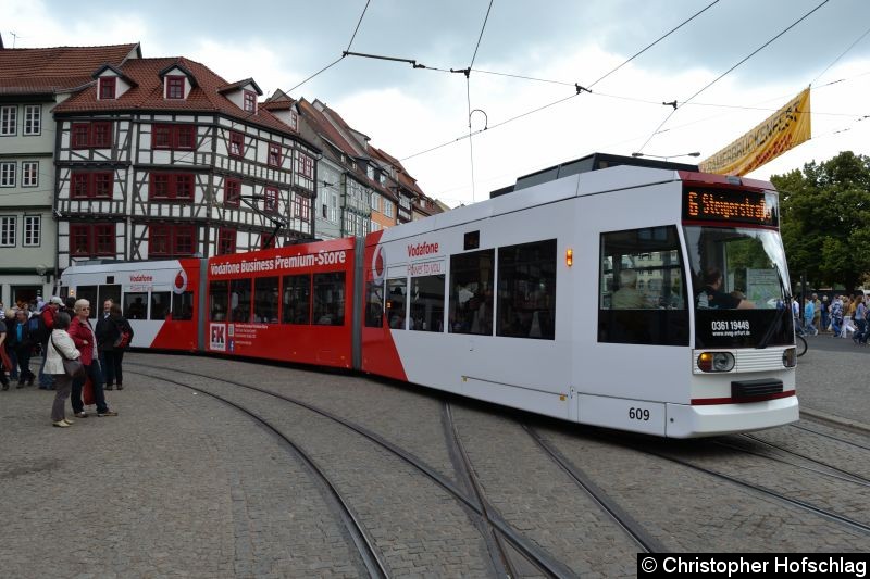 Bild: TW 609 beim Abbiegen in die Marktstraße.