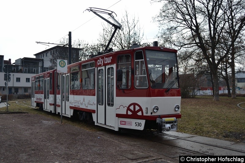 Bild: TW 530 als Stadtrunndfahrt in der Domplatz, Schleife.