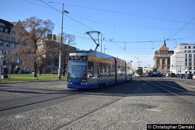 Bild: TW 1127 als Linie 12 kurz vor der Haltestelle Hauptbahnhof