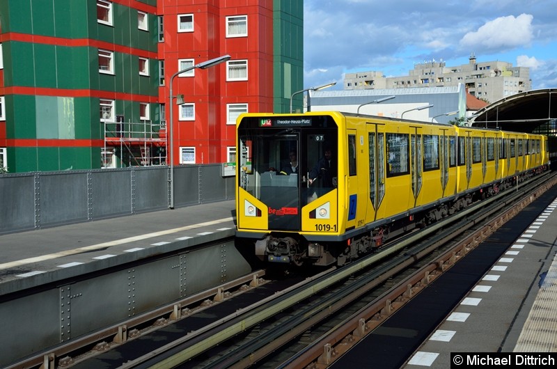 Bild: 1019 als U12/7 im Bahnhof Prinzenstr.