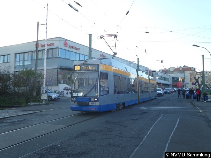 Bild: TW 1152 an der Gleiskreuzung Markkleeberg Richtung Thekla.