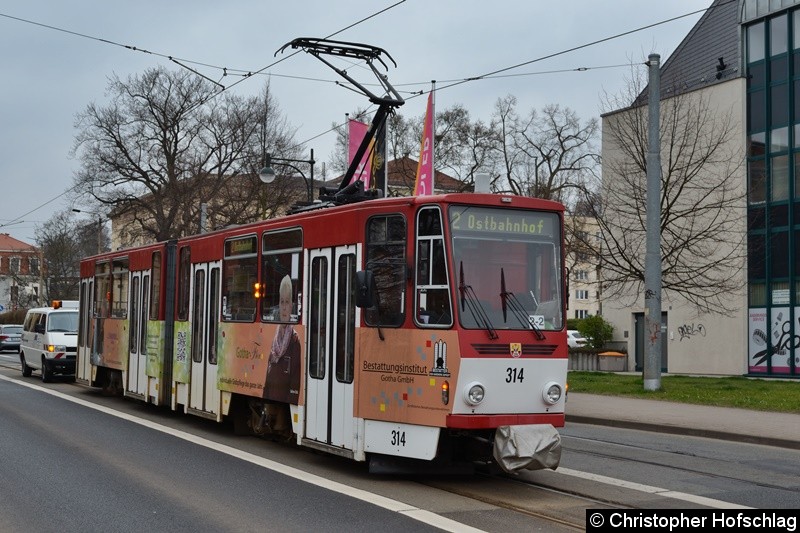 Bild: Tw 314 kurz vor Haltestelle Huttenstraße. Aufgrund eines Unfalles war die Weiterfahrt verhindert.