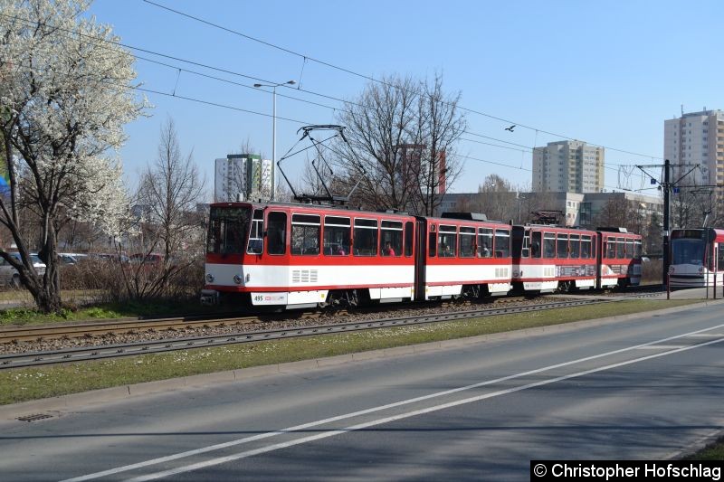 Bild: TW 495+450 als Linie 1 in Richtung Europaplatz auf der Nordhäuser Straße.