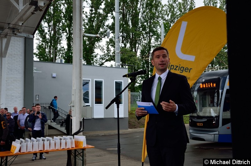 Bild: Sachsens Verkehrsminister Martin Dulig bei seiner Rede.