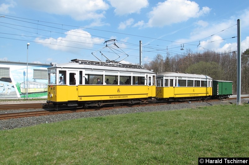 Bild: Wagen 56 mit einem Bei- und einem Güterwagen am Boxberg.