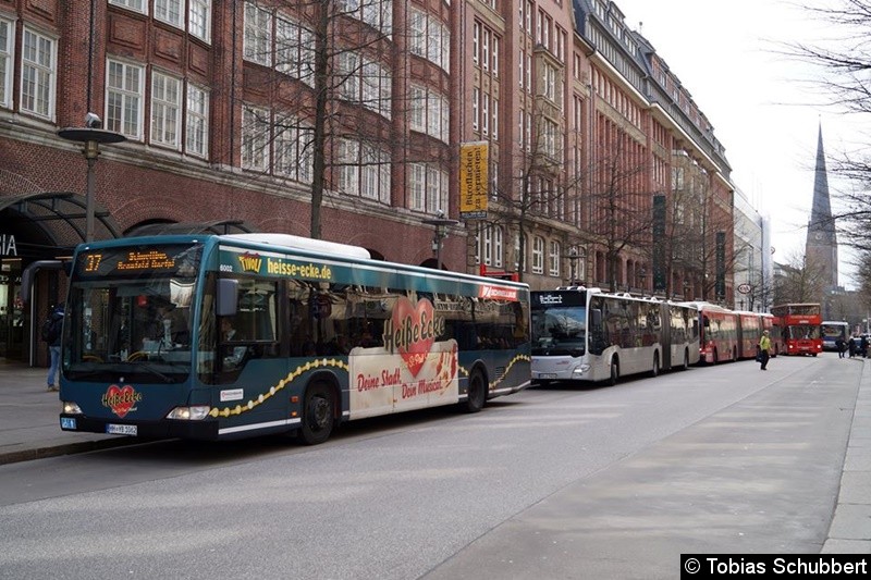 Bild: Wagen 6002 als Linie 37 an der Haltestelle Hauptbahnhof/Mönckebergstraße.