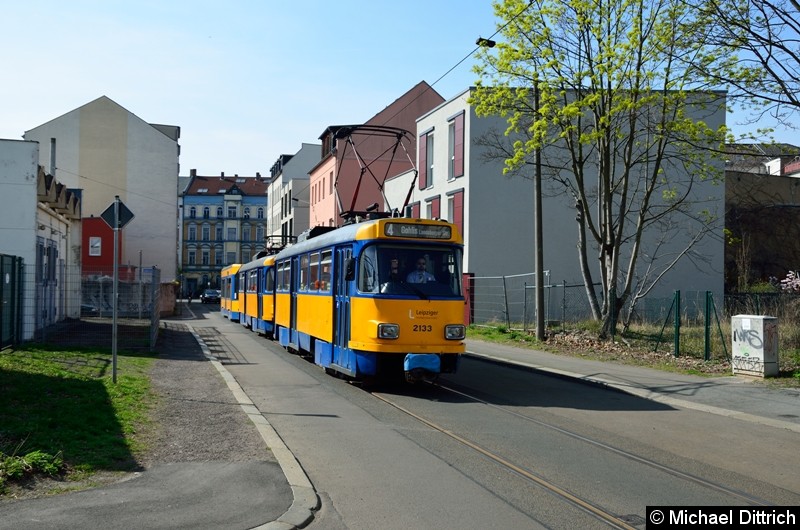 Bild: 2133+2188+919 als Linie 4 in der Wolfener Str.