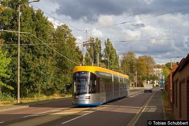 Bild: TW 1011 an der Endhaltestelle Gohlis, Landsberger Straße.