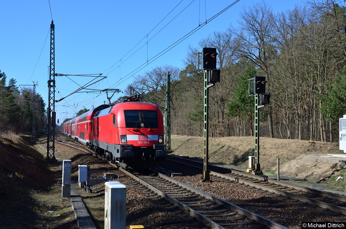 Bild: 182 004-2 als RE 1 auf dem Weg nach Frankfurt (Oder) kurz vor der Einfahrt in Fangschleuse.
