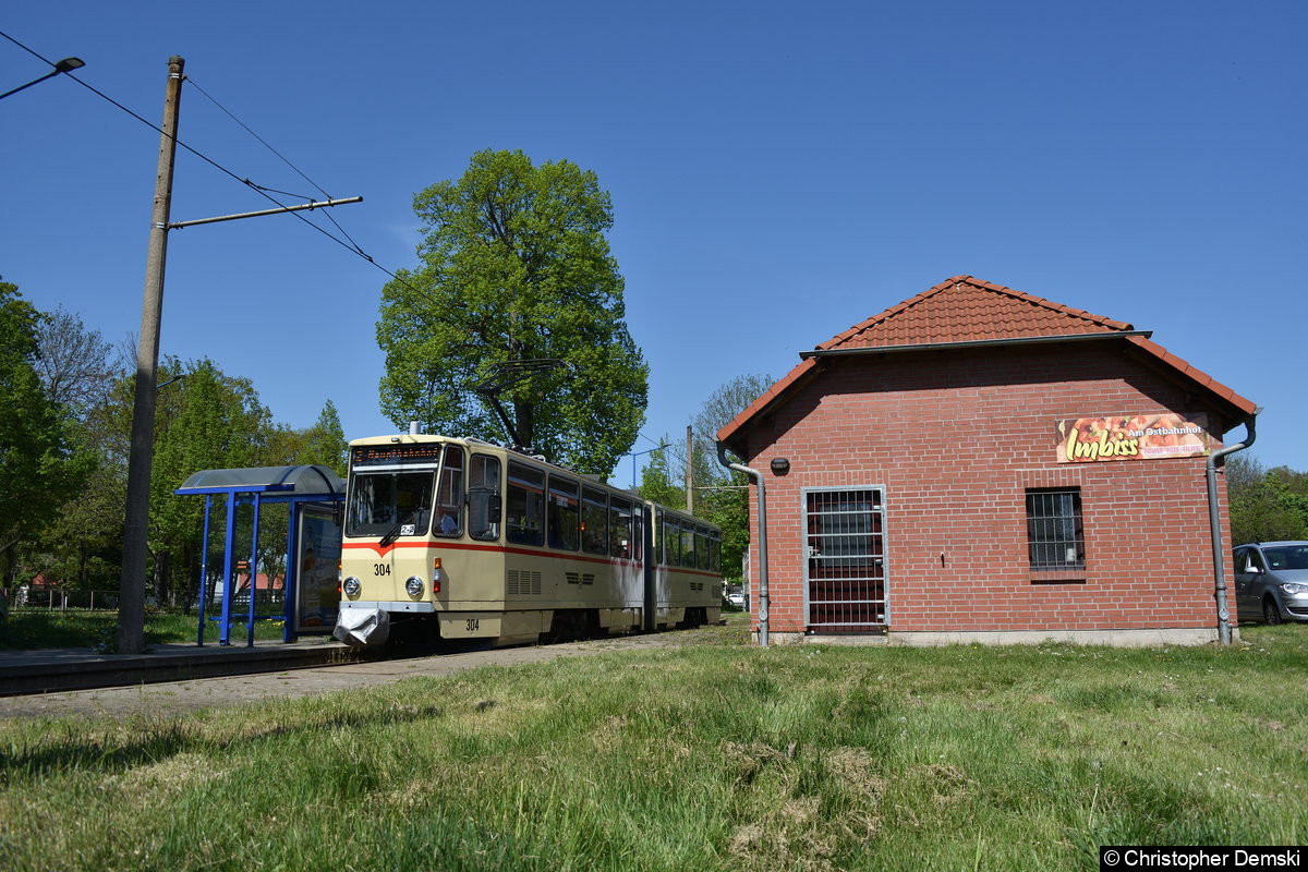 TW 304 in der Haltestelle Ostbahnhof in Richtung Hauptbahnhof.